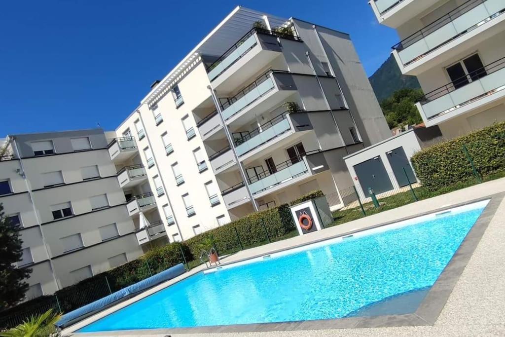 Superbe Appartement En Residence Avec Piscine. Albertville Exterior foto